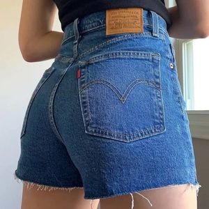 Levis Premium Ribcage Shorts